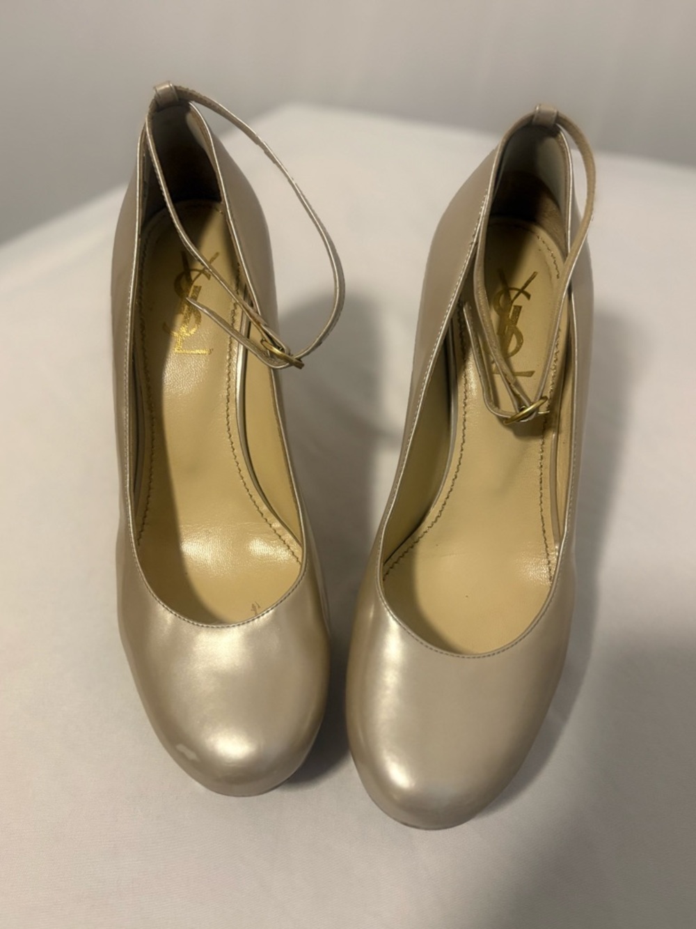 Yves Saint Laurent Pearl Beige Leather Pumps - Picture 3 of 5